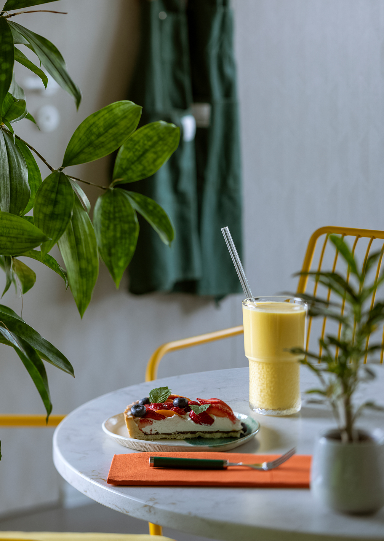 Ciastko i koktajl z mango w Wiele Dobrego.